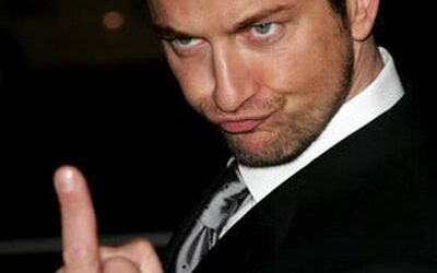 Gerard Butler Rings in the New Year with a One Finger Salute